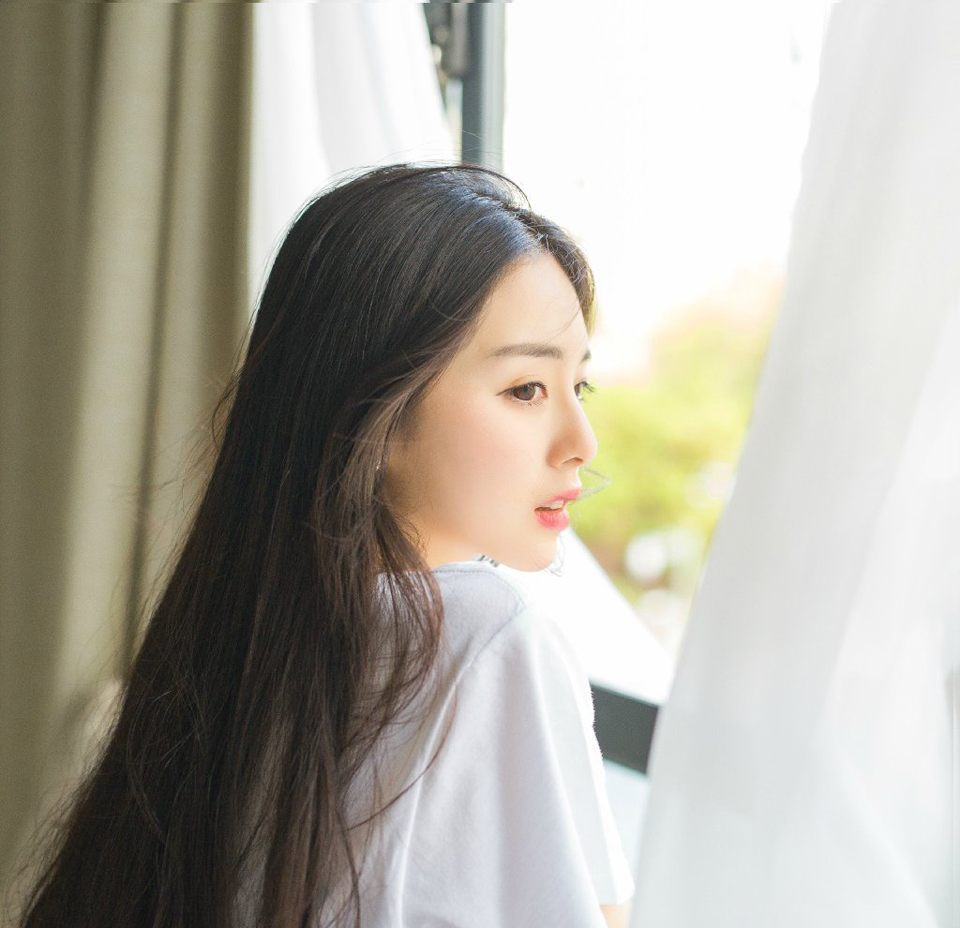 船队开始后退，但也仅限于这陈到四周围的十几条船，更远些的地方，荆州的水军已经跟江东水军混成了一片，根本没有办法脱离战斗，而陈到如今，也已经没有余力再出手相救，手中的弓弦没有一刻停止过颤动，至少有三十名江东将士被他以弓箭射杀，但这样高强度的拉弓，哪怕是陈到，双臂此刻也已经开始发酸，但他不能停，一旦停下来，那些江东水师就会如同恶虎一般扑上来，将他们吞的连渣都不剩。